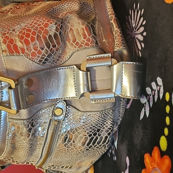 Jimmy Choo Silver and Gold Shoulder Bag with Luxurious Finish - Picture 3 of 10